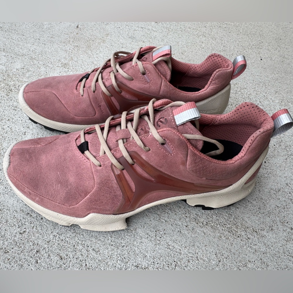 Ecco Women’s sneakers waterproofed with Hydromax technology
